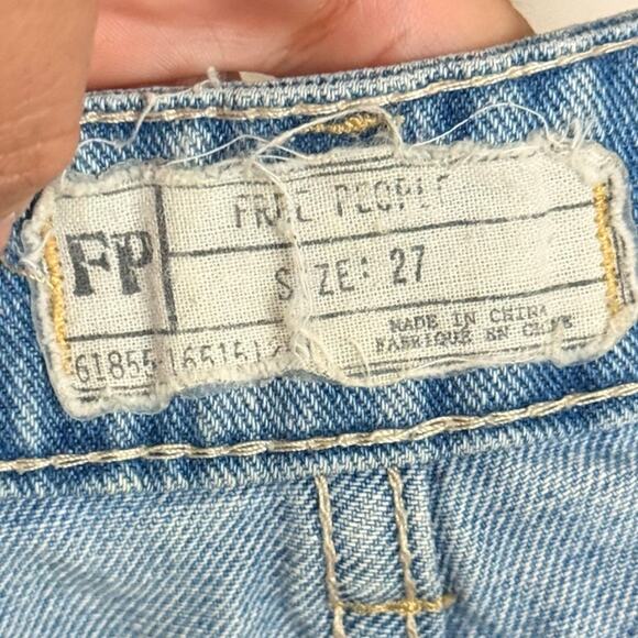 Free People Embroidered Denim 27" Cut Off Bleached Shorts Distressed Coachella‎ - Picture 4 of 5